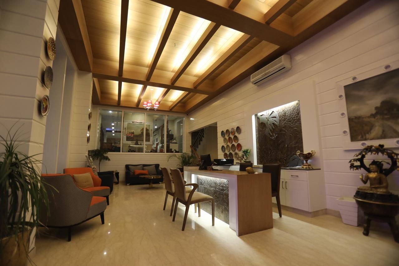 Milestone Inn & Spa 穆索里 外观 照片